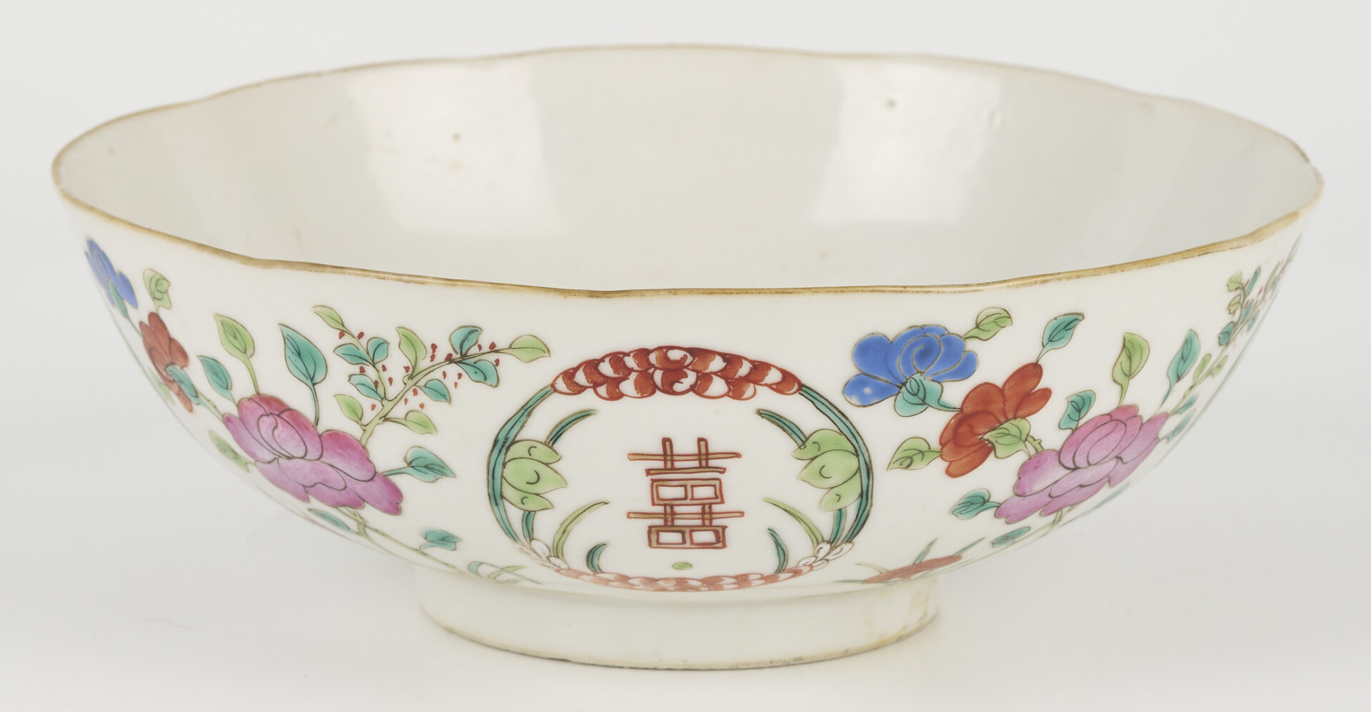 Lot 1069: Chinese Famille Rose Porcelain Bowl