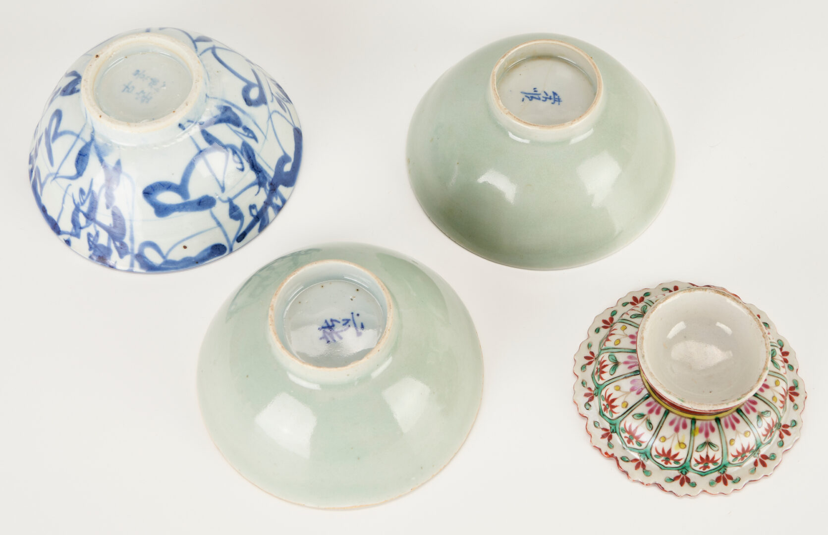 Lot 1070: 6 Asian Porcelain Items, incl. Double Gourd Vases and Chinese Export