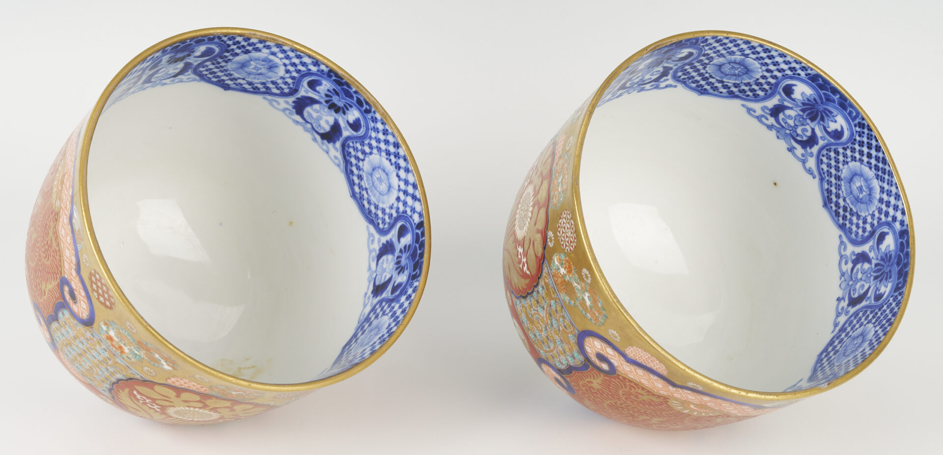 Lot 28: 2 Imari Fukagawa Bowls plus 2 Chinese Export Tea Caddies