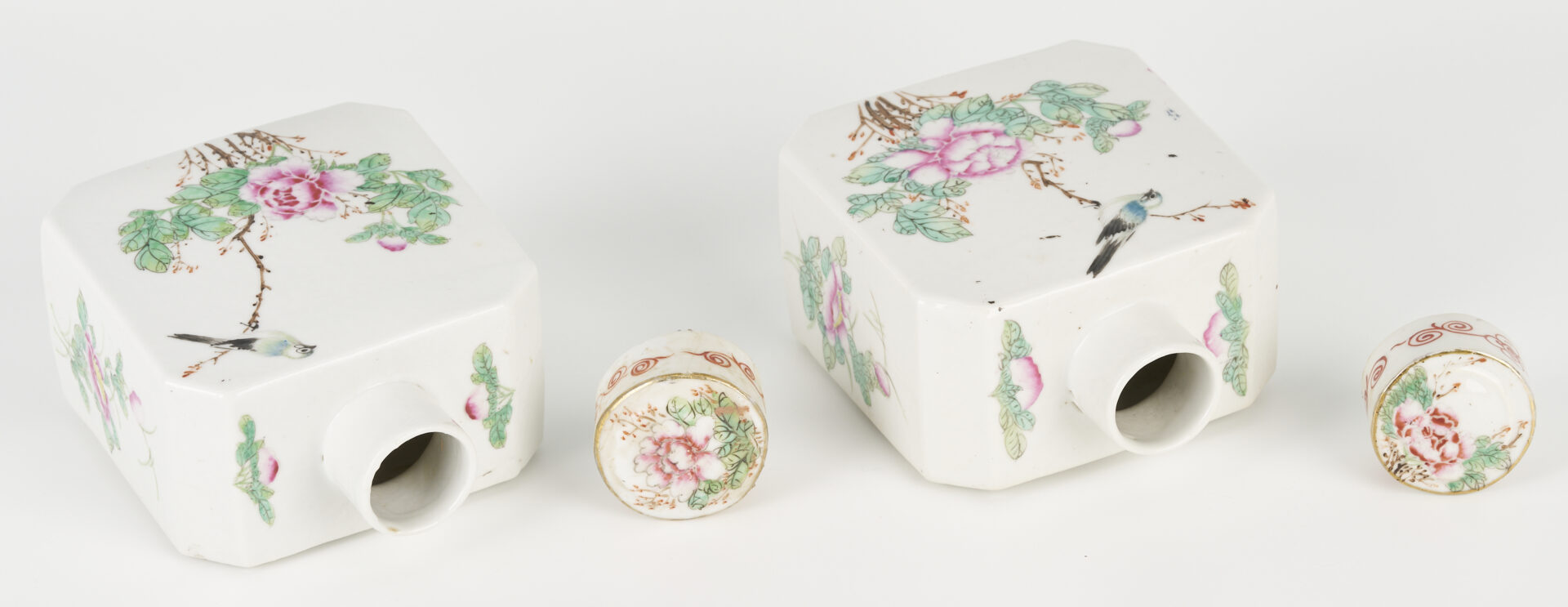 Lot 28: 2 Imari Fukagawa Bowls plus 2 Chinese Export Tea Caddies