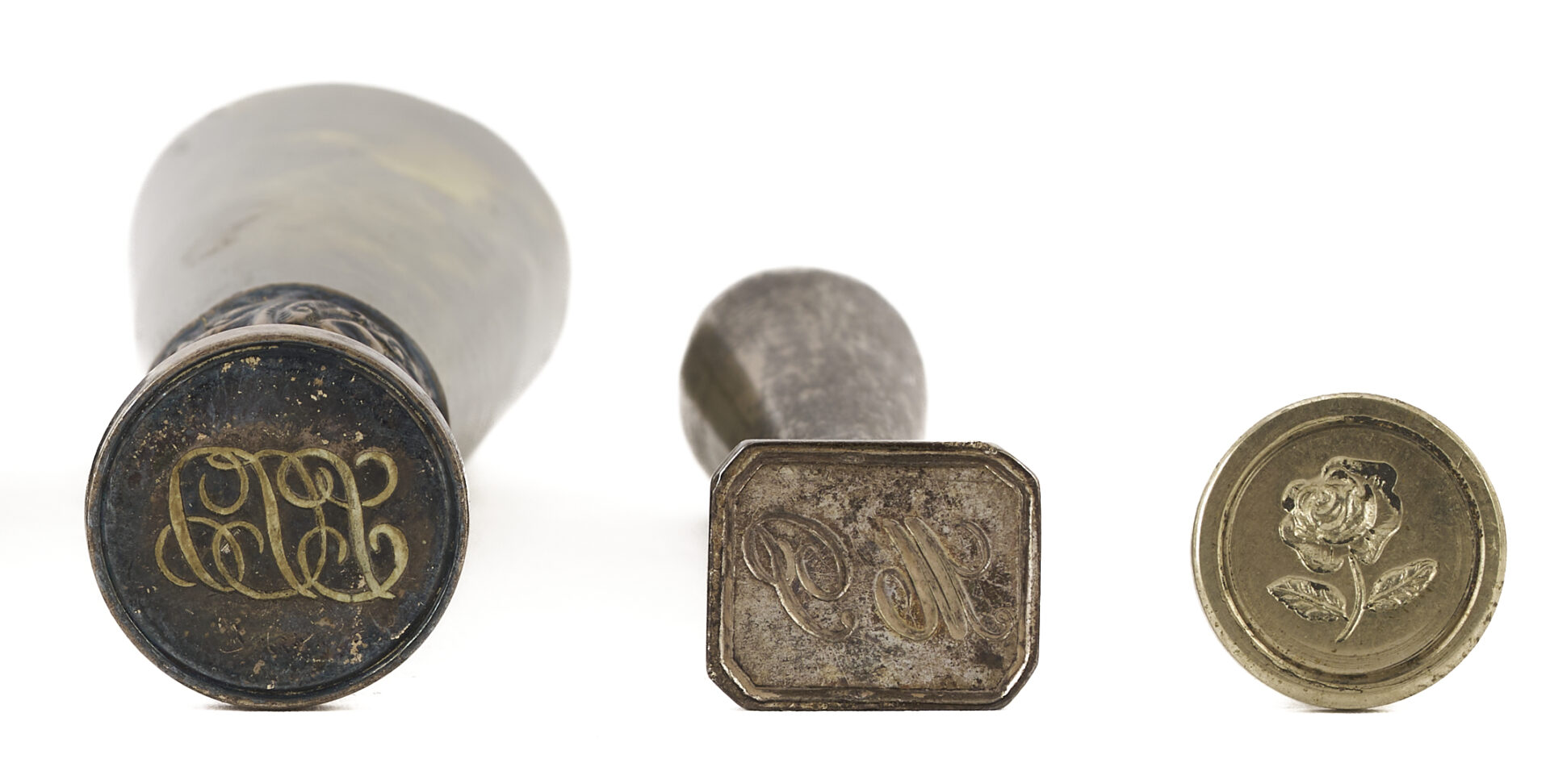 Lot 290: 8 Desk Items incl. Wax Seals, Inkwells, Snuff Box, SC History