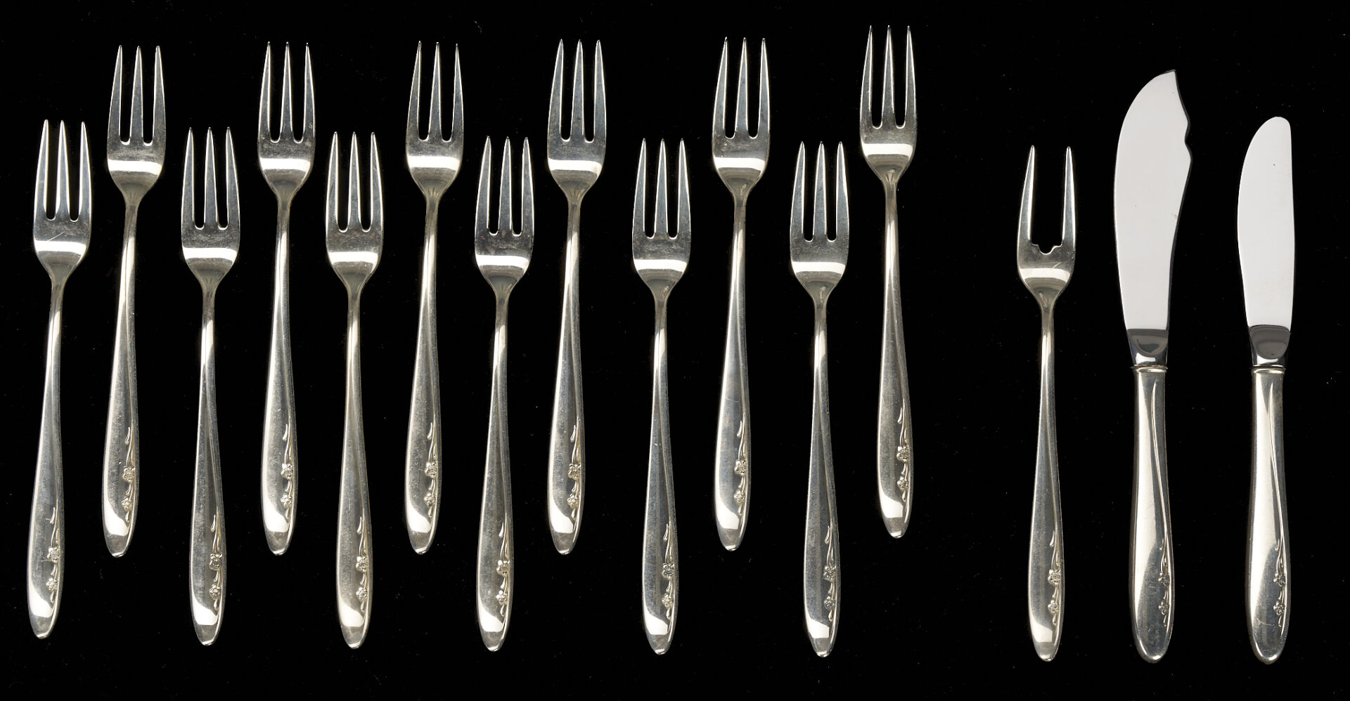 Lot 328: Lunt Spring Serenade Sterling Silver Flatware, 74 pcs