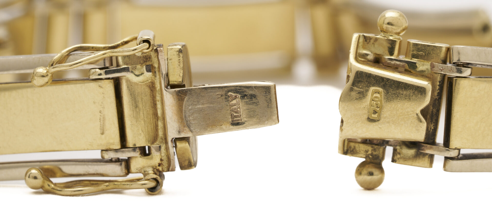 Lot 350: 18K Gold Italian Rectangle & Rivet Link Bracelet