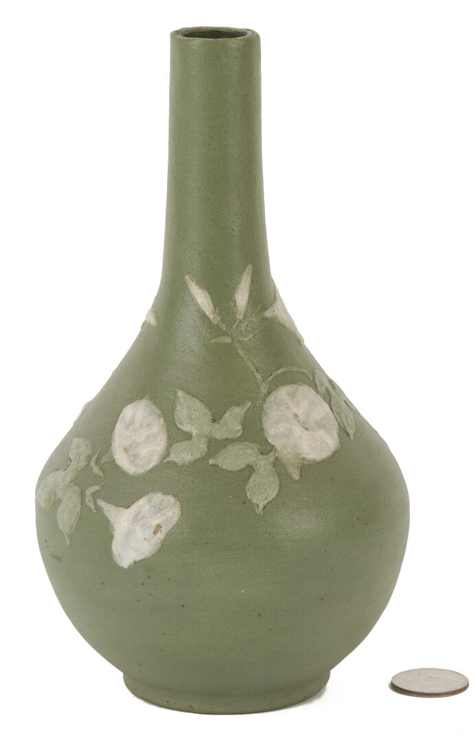 Lot 384: Nonconnah Pottery Vase