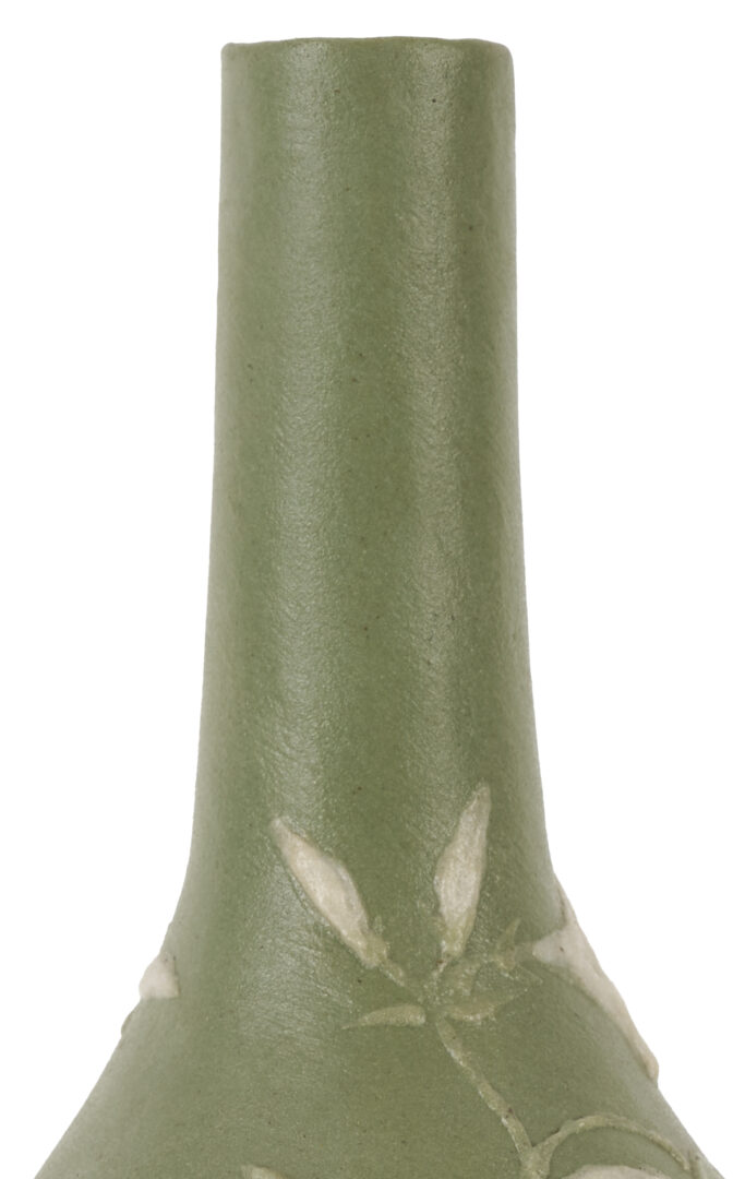 Lot 384: Nonconnah Pottery Vase