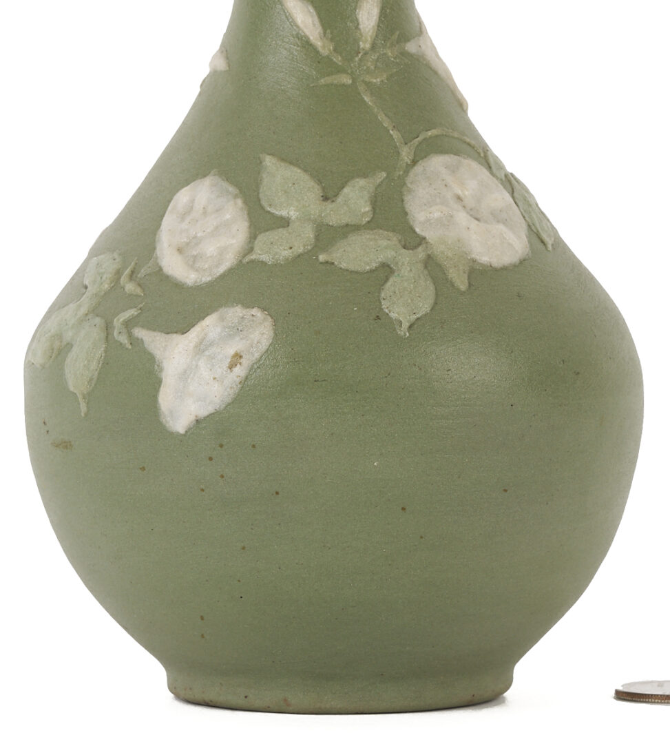 Lot 384: Nonconnah Pottery Vase