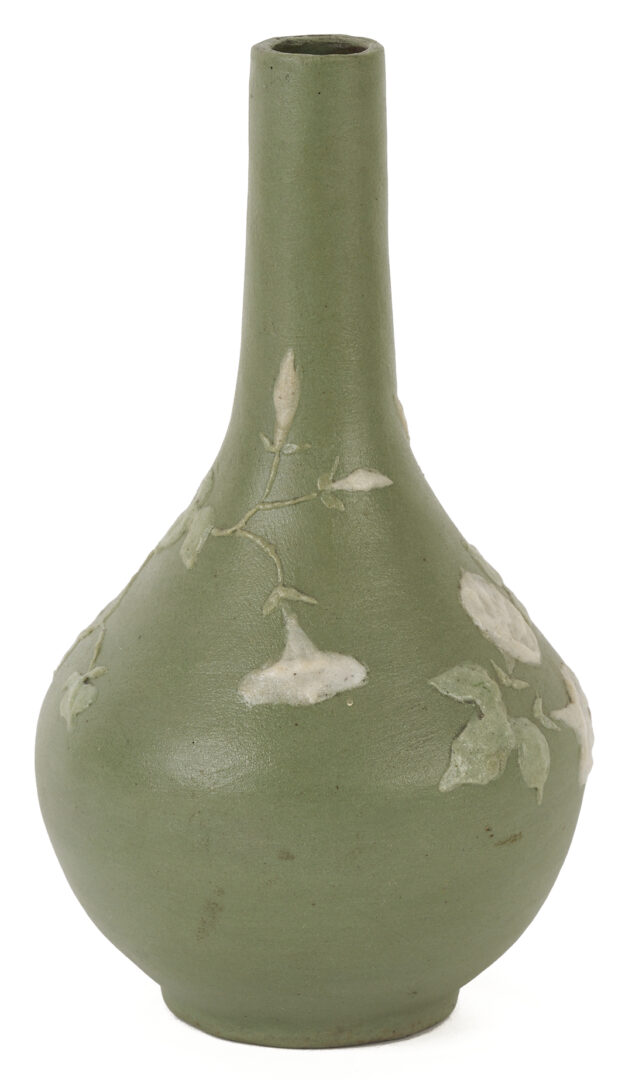 Lot 384: Nonconnah Pottery Vase