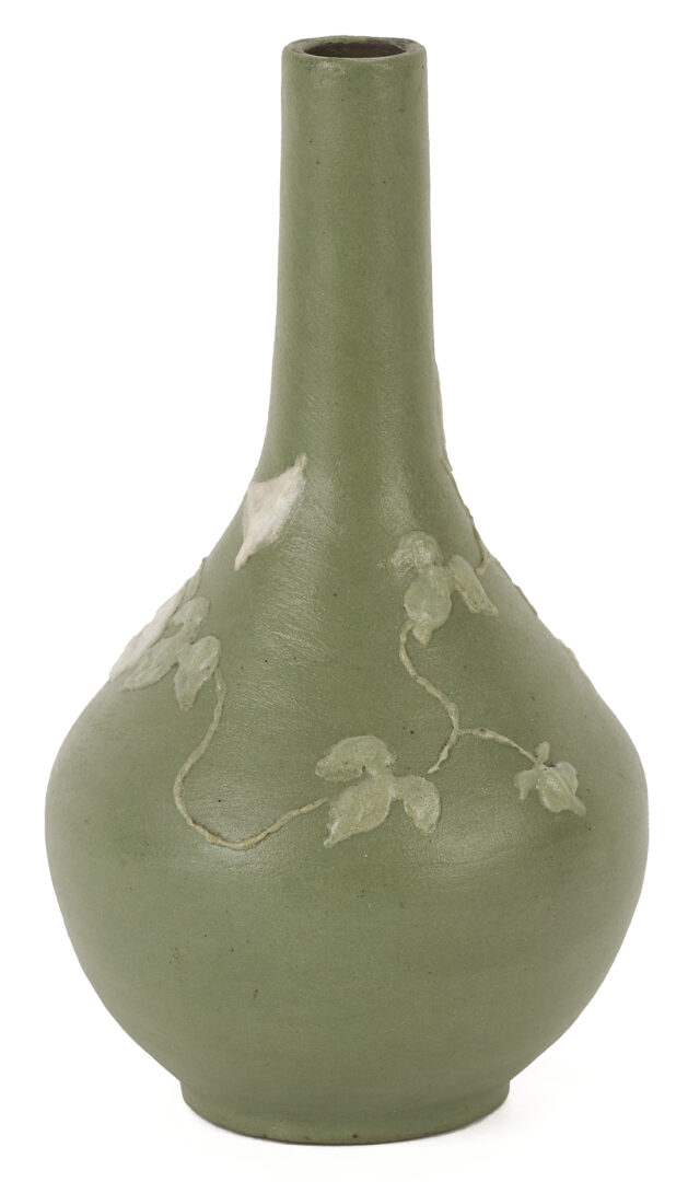 Lot 384: Nonconnah Pottery Vase