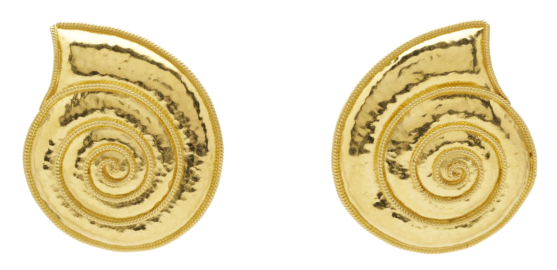 Lot 690: Lady's 22K Gold Seashell Earrings