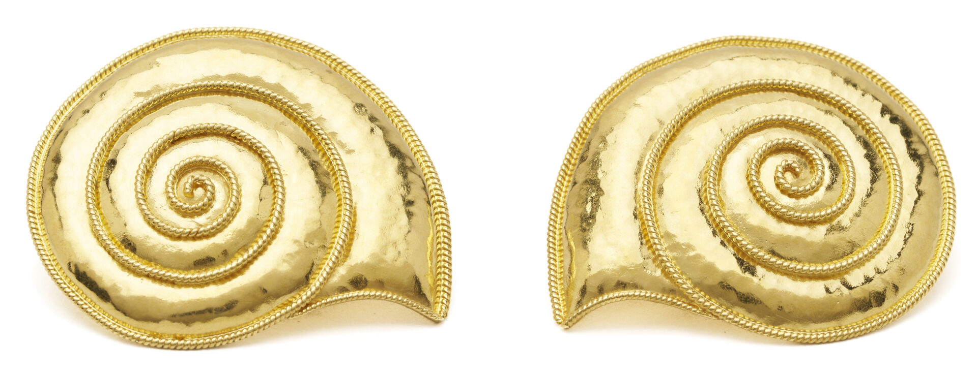 Lot 690: Lady's 22K Gold Seashell Earrings