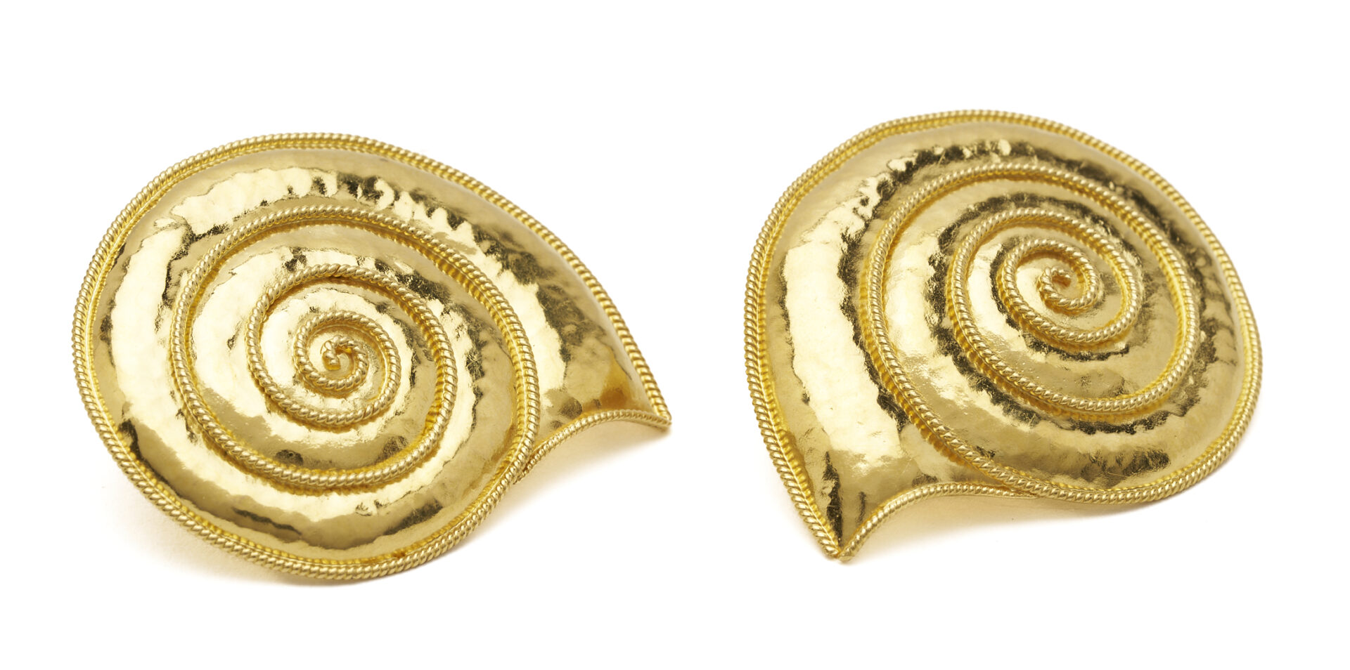 Lot 690: Lady's 22K Gold Seashell Earrings