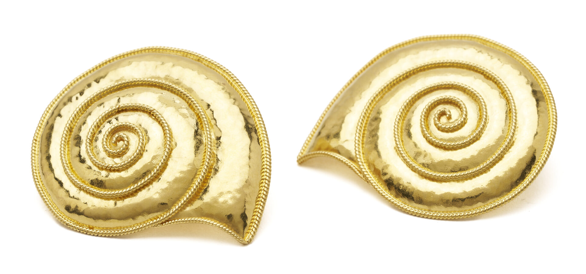 Lot 690: Lady's 22K Gold Seashell Earrings