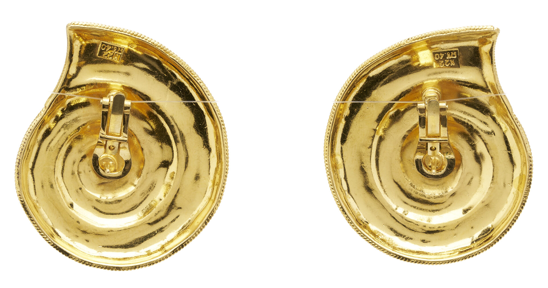 Lot 690: Lady's 22K Gold Seashell Earrings