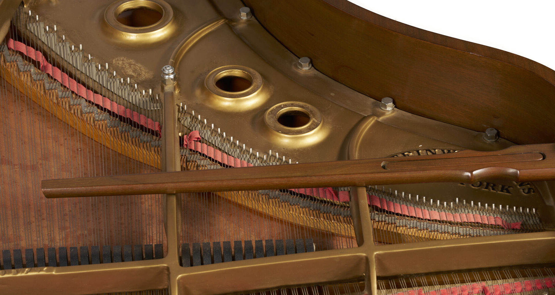 Lot 730: 1974 Steinway Model L Grand Piano, Walnut Finish, w/ Bench