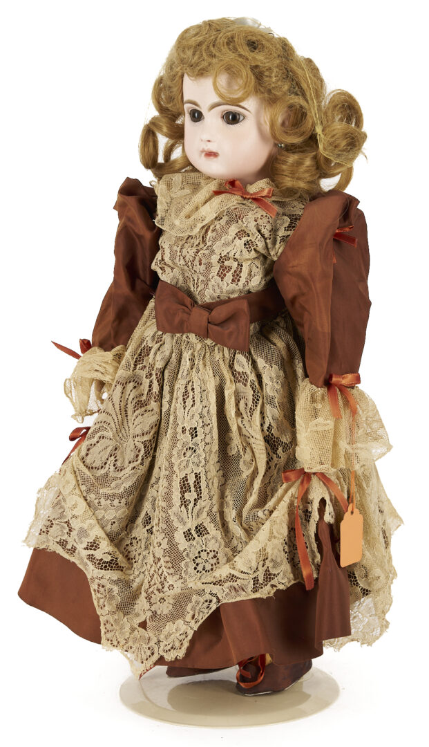 Lot 752: Tete Jumeau SGDG 8 19" Doll