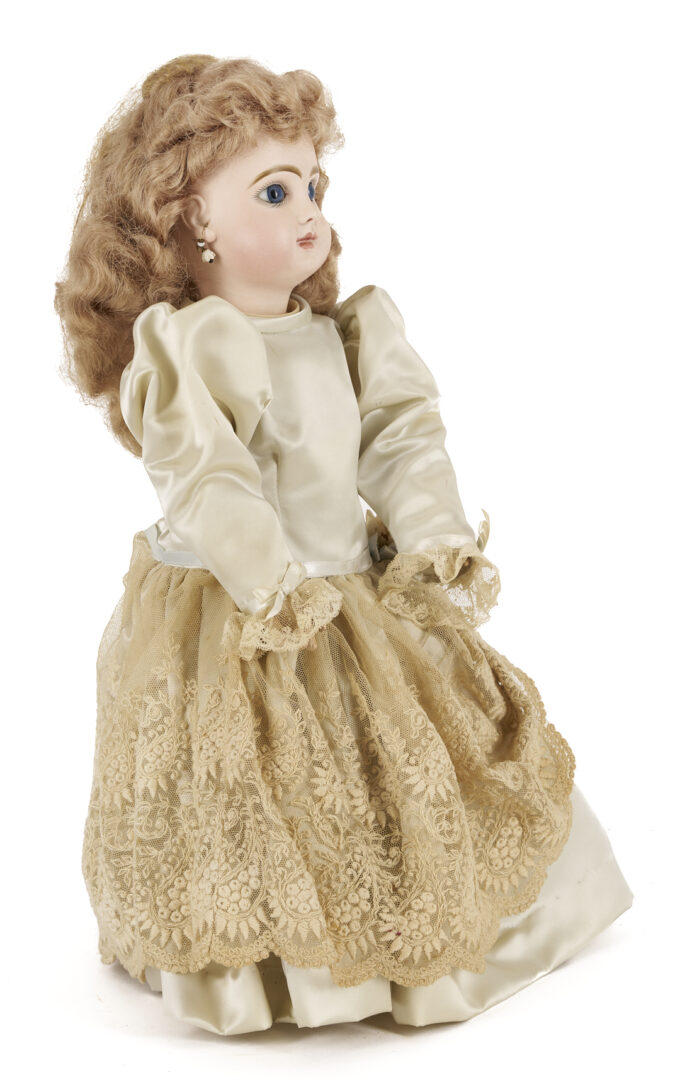 Lot 753: Tete Jumeau SGDG 7 Doll