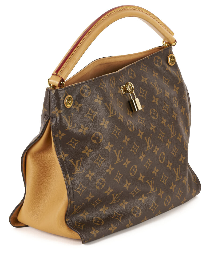 Lot 759: Louis Vuitton Epice Gaia Bag