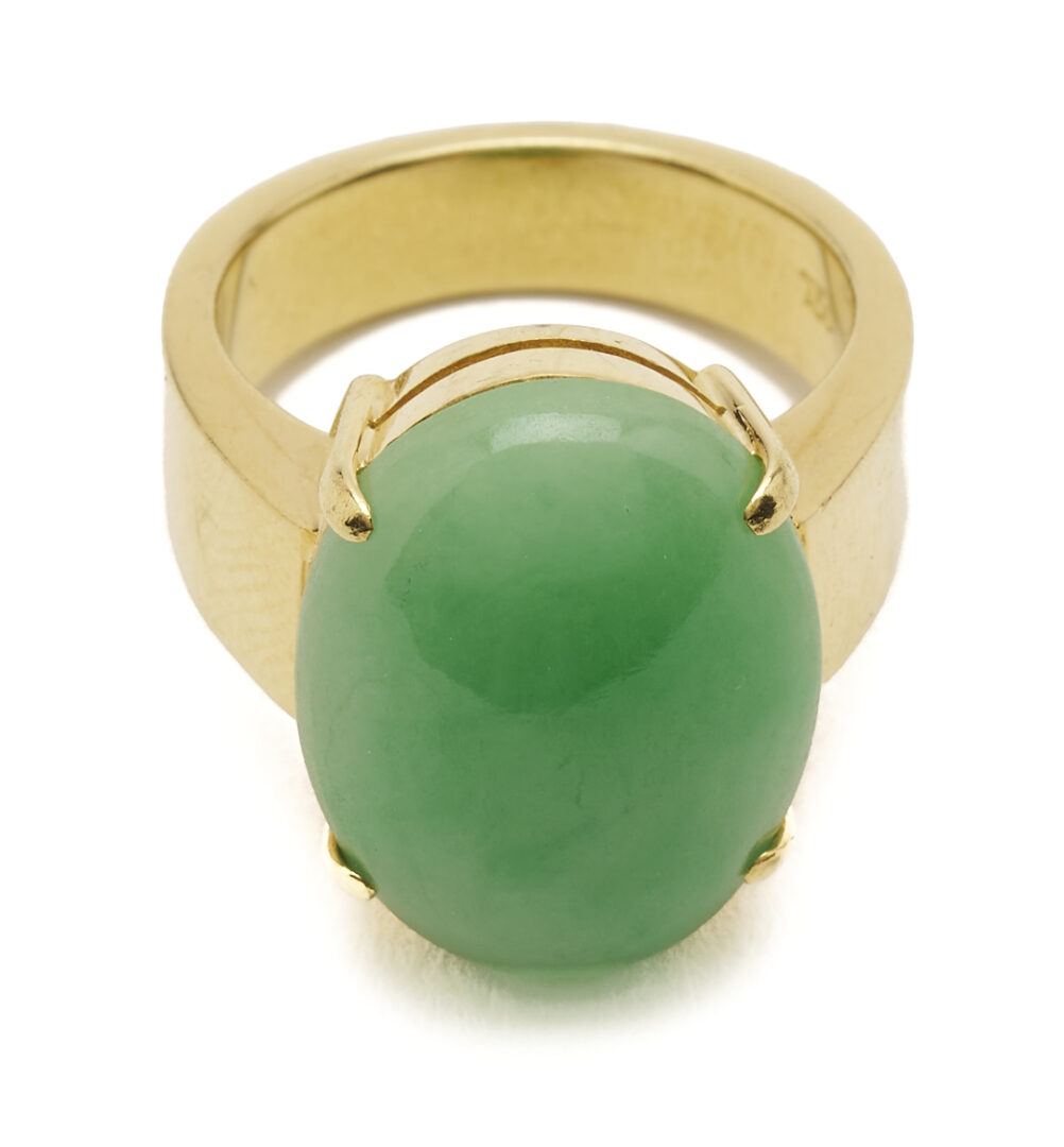 Lot 837: Lady's Vintage 18K Gold & Jadeite Jade Ring