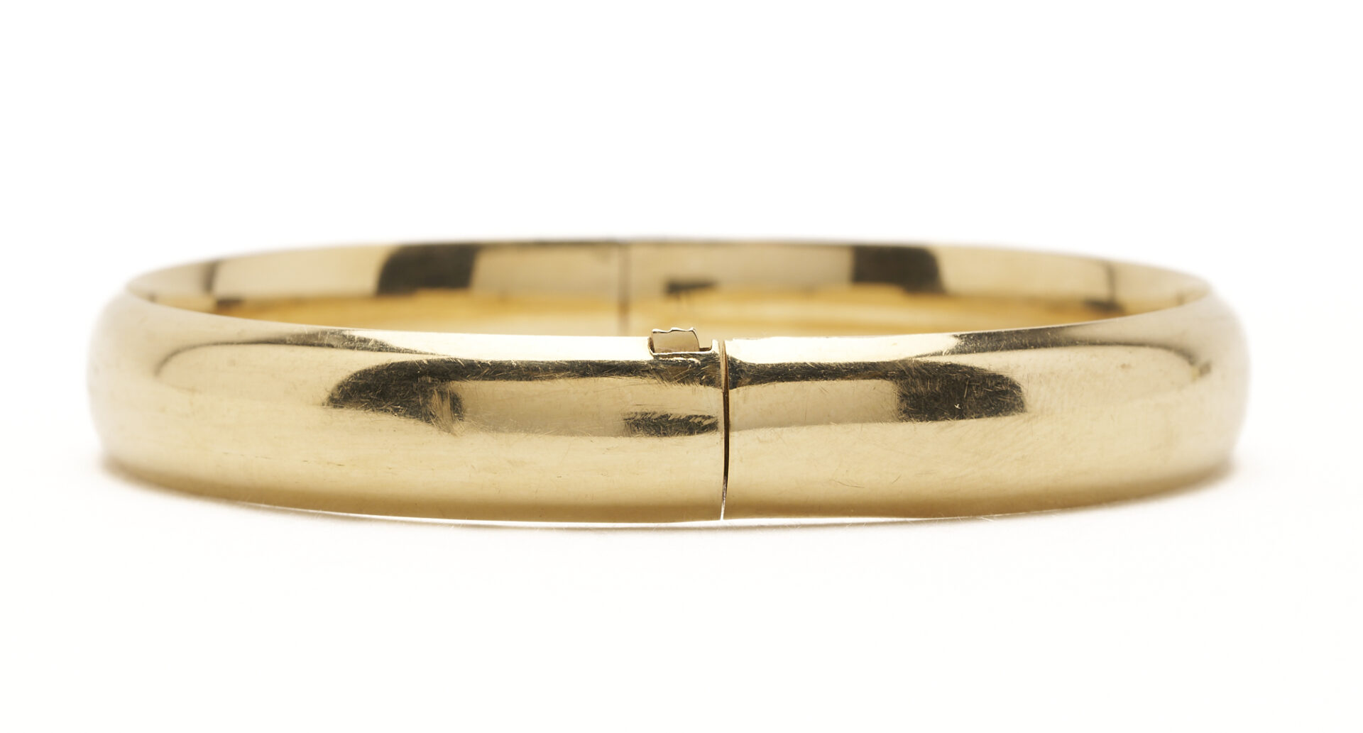 Lot 854: 14K Yellow Gold Hollow Bangle Bracelet