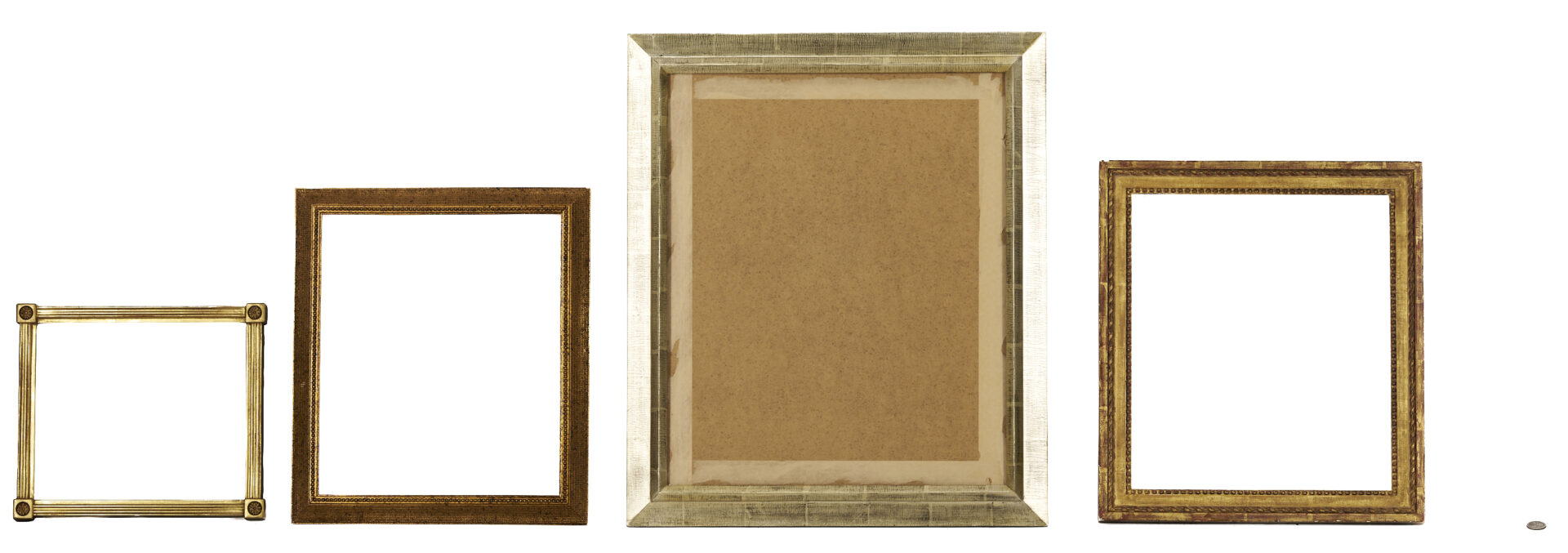 Lot 915: 13 Assorted Frames for Paintings