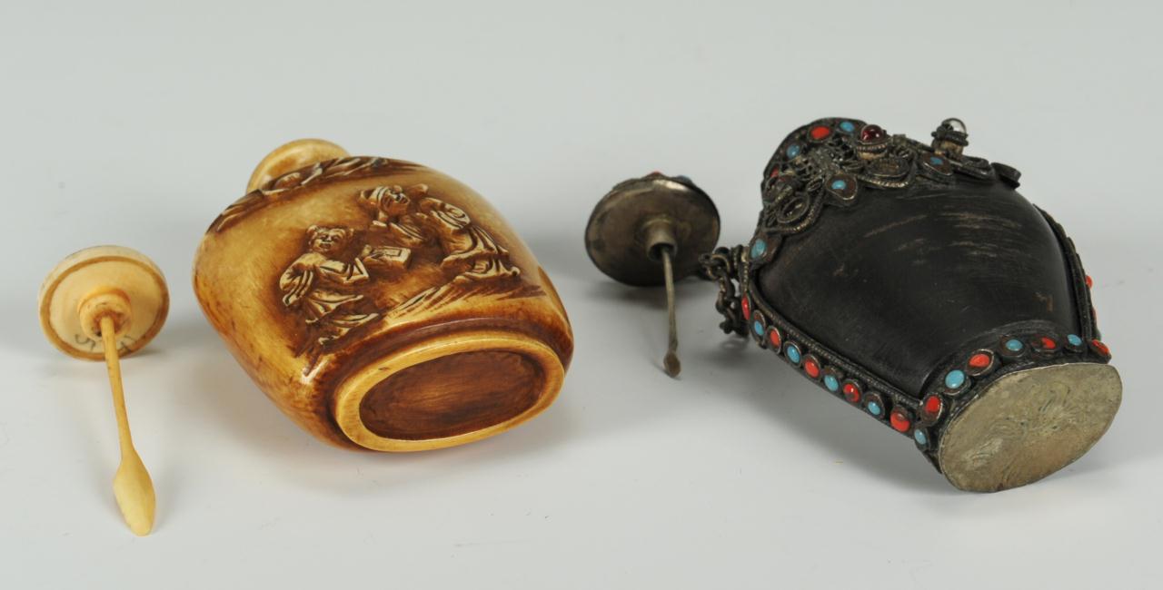 Lot 10: 2 Chinese snuff bottles including horn and ivory