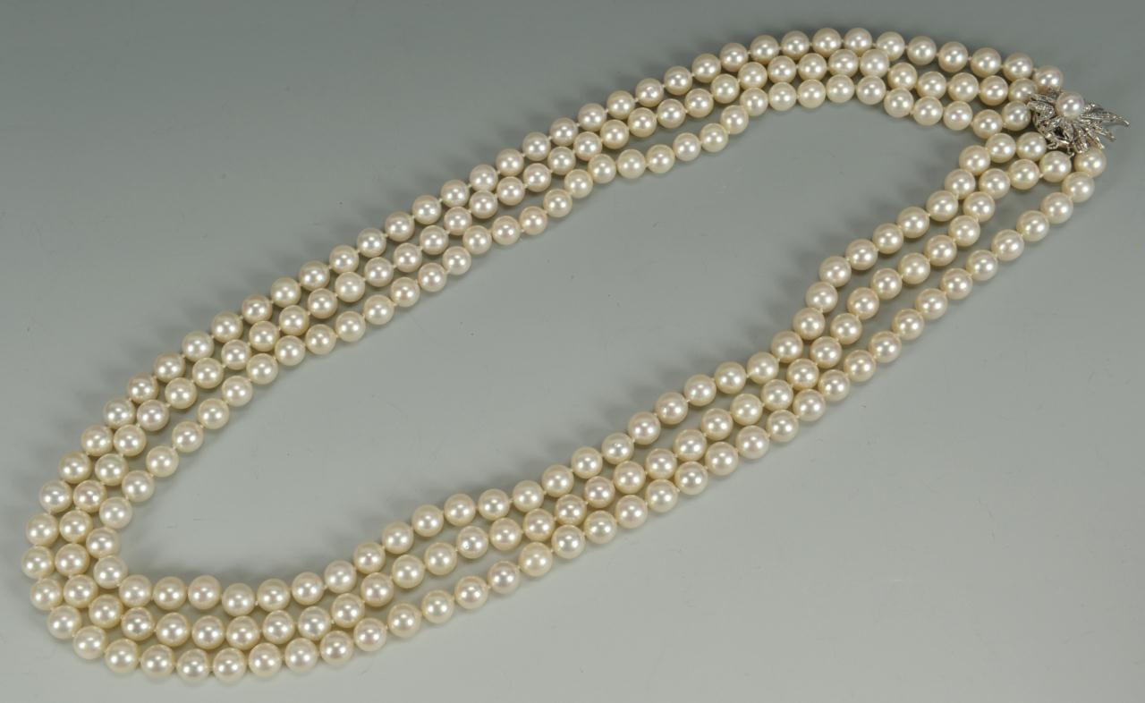 Lot 147: Ladies Cultured Pearl Necklace w/ Diamond Clasp