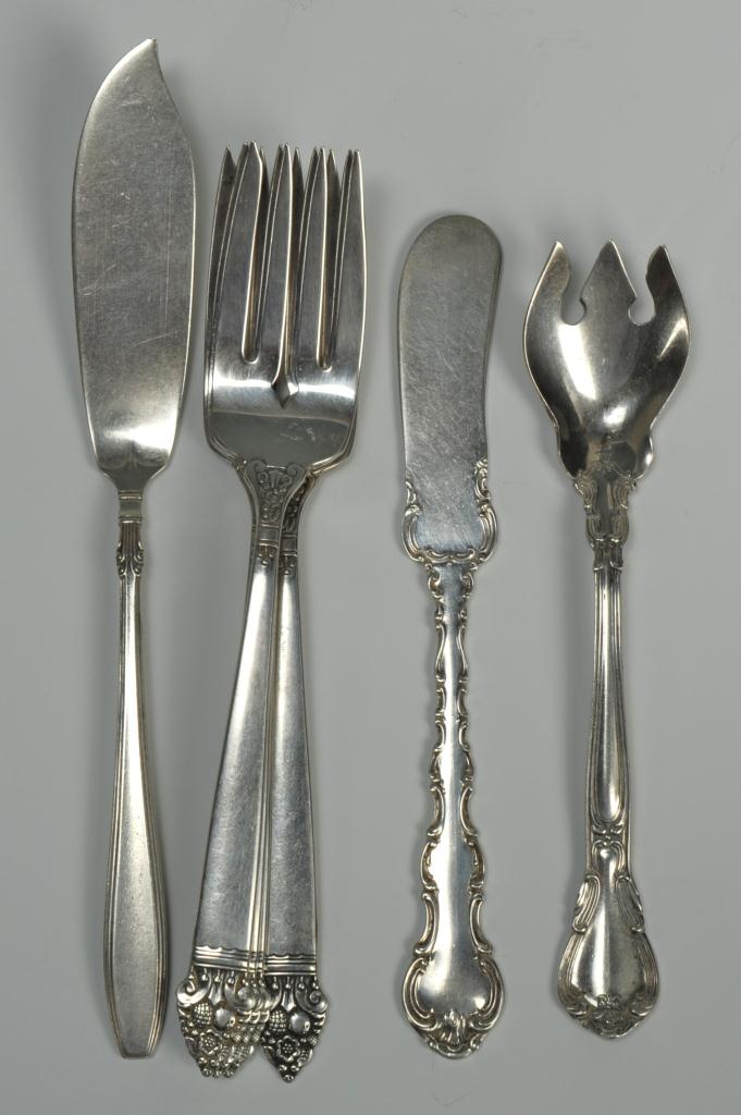 Lot 273: Group of 39 pieces sterling silver flatware