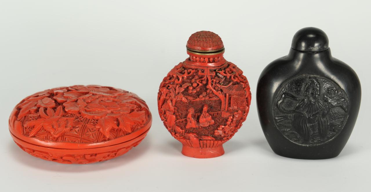 Lot 389: 2 Chinese Snuff Bottles and a cinnabar compact