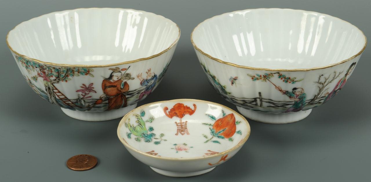 Lot 402: 3 Chinese Famille Rose Porcelain Items