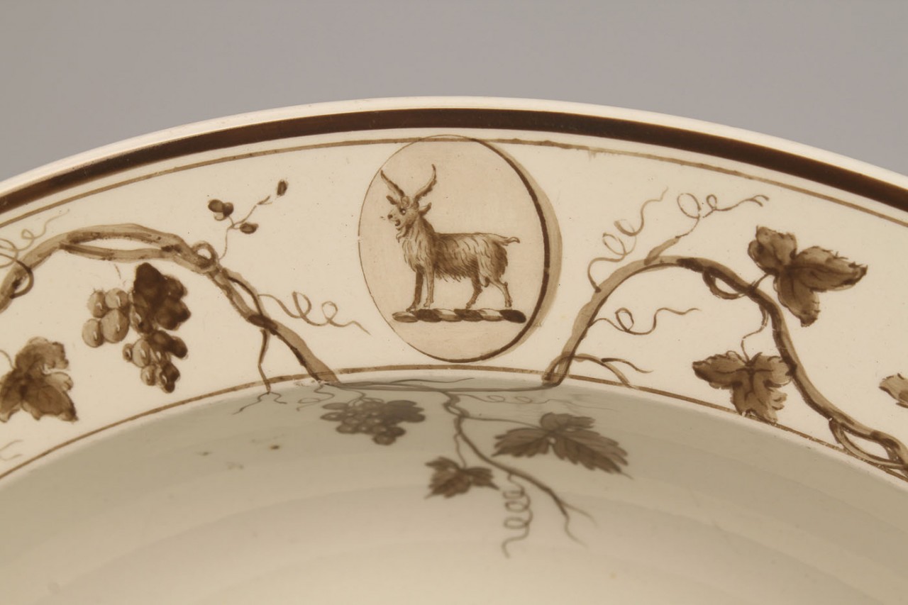 Lot 449: Creamware bowl w/ stag crest and creamer