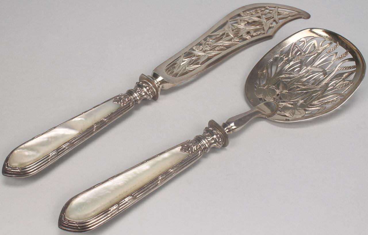 Lot 466: 14 assd. silver inc. Dutch and French fish slices
