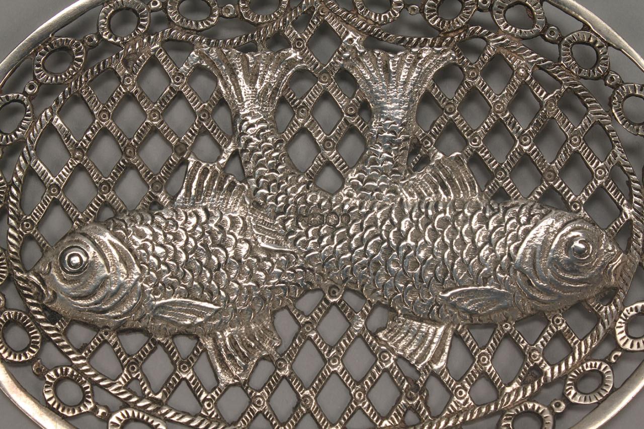 Lot 466: 14 assd. silver inc. Dutch and French fish slices