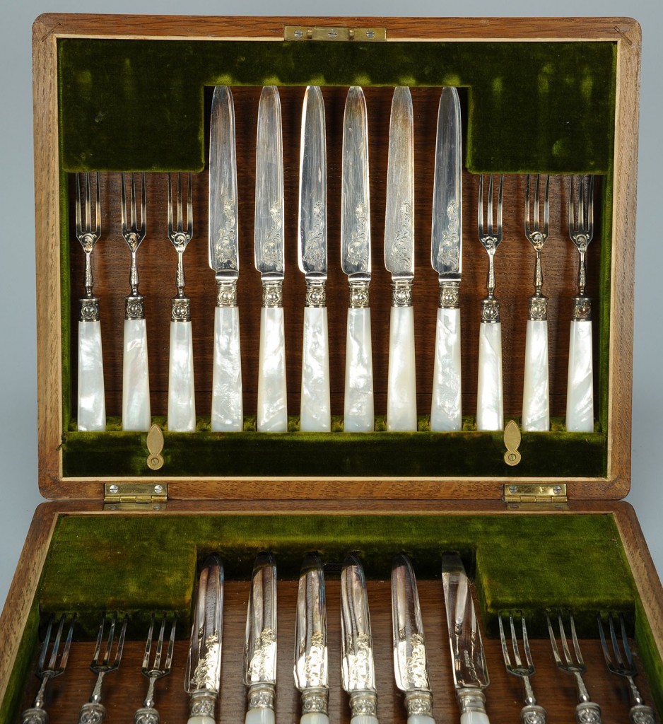 Lot 599: Boxed set s/p and mother of pearl flatware