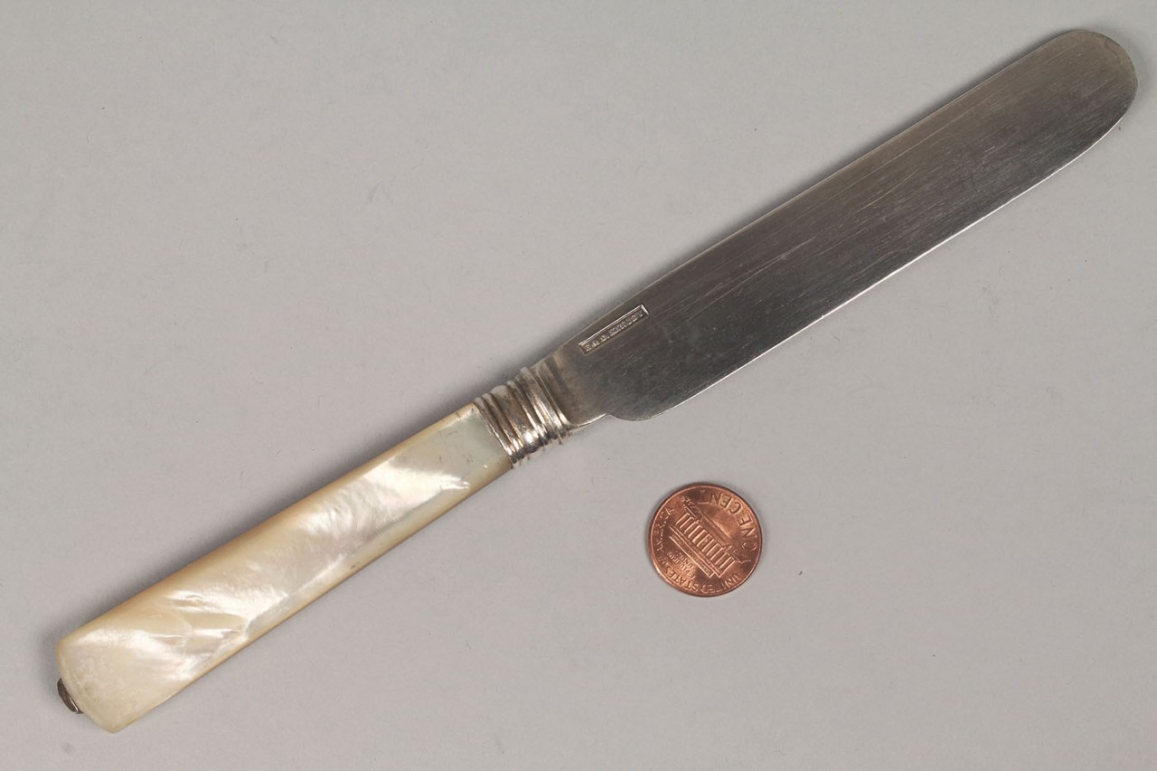 Lot 69: 10 Kinsey silver knives w/pearl handles