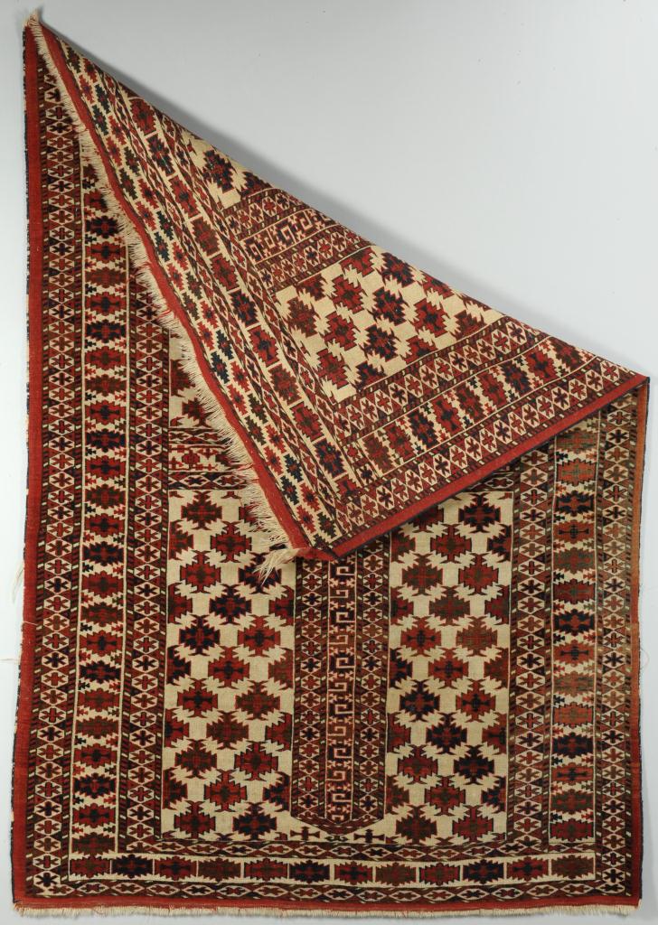 Lot 700: Persian Turkoman Rug, 6'6" x 4'7"