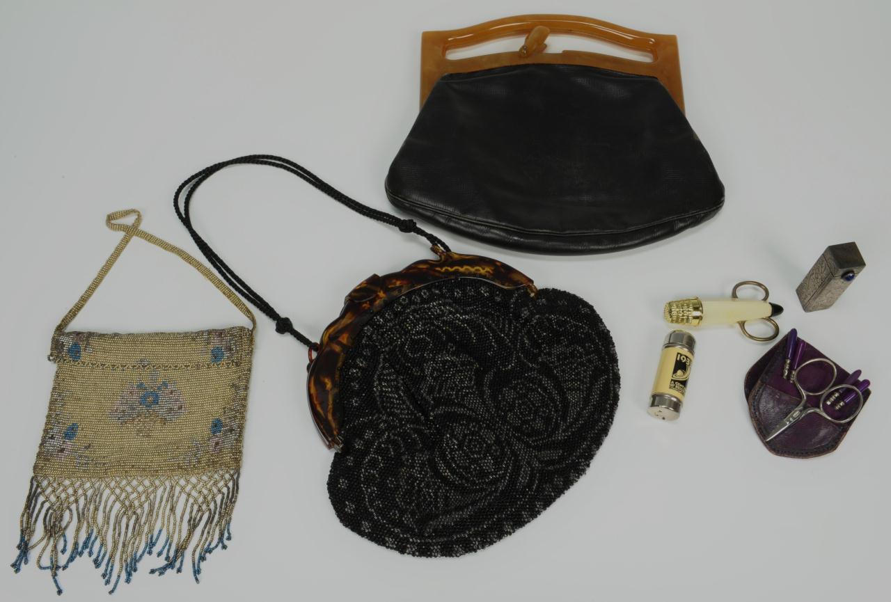 Lot 724: 3 Ladies Vintage Purses & Accessories