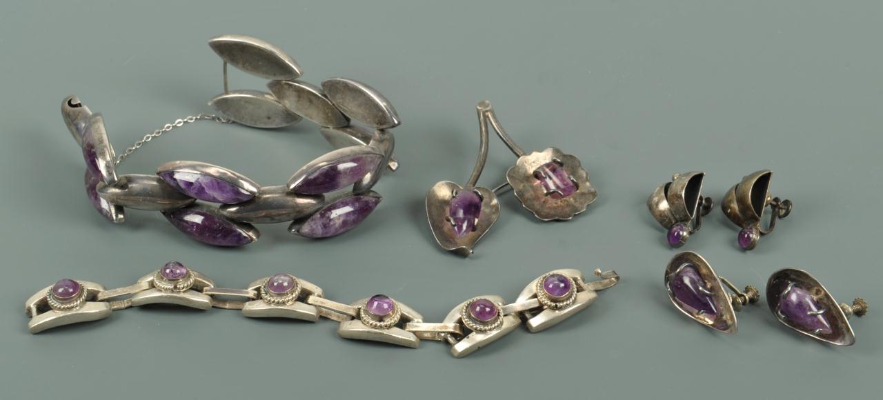 Lot 726: Group of Mexican amethyst quartz jewelry, 5 items