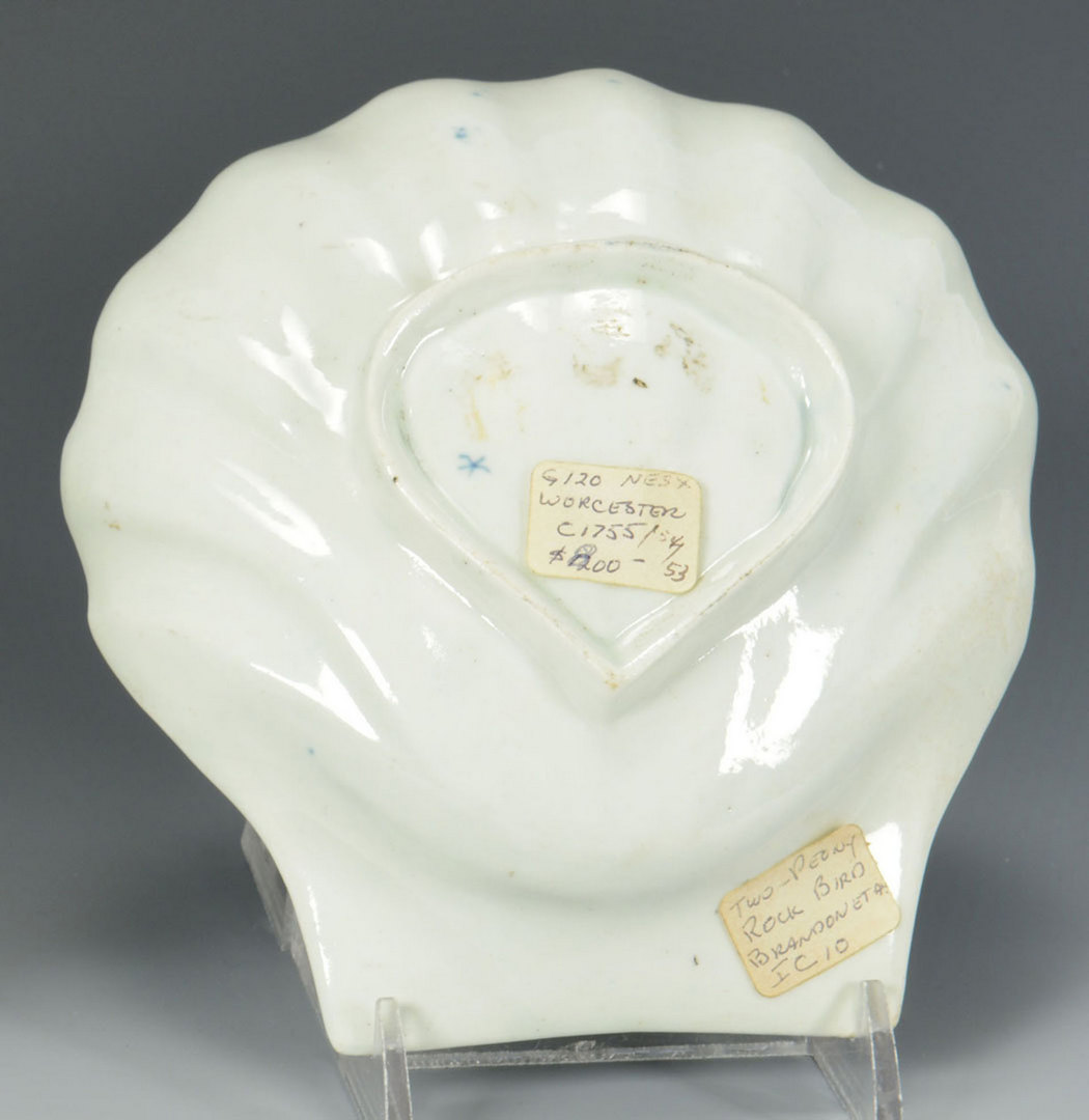 Lot 100: Worcester Dr. Wall Shell form Sweetmeat Dish