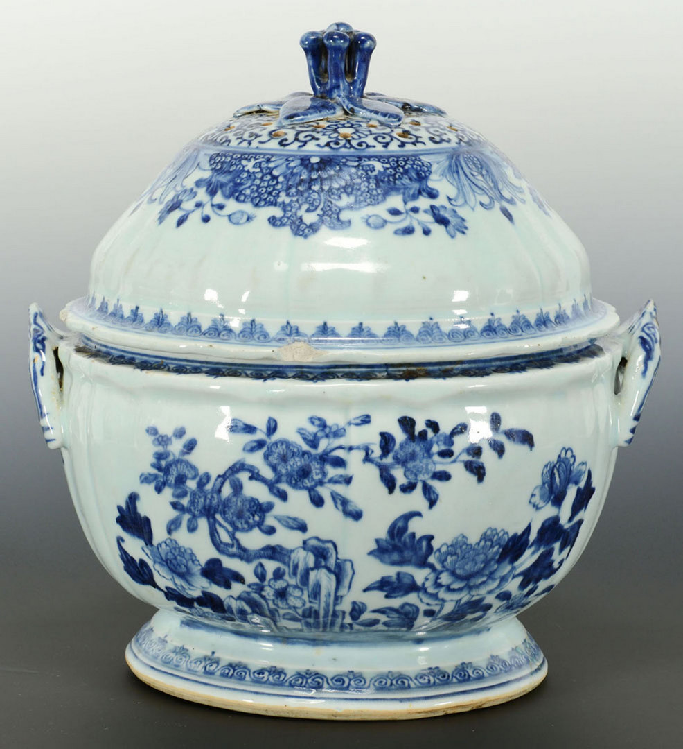 Lot 15: Chinese Export blue and white tureen, pierced cove