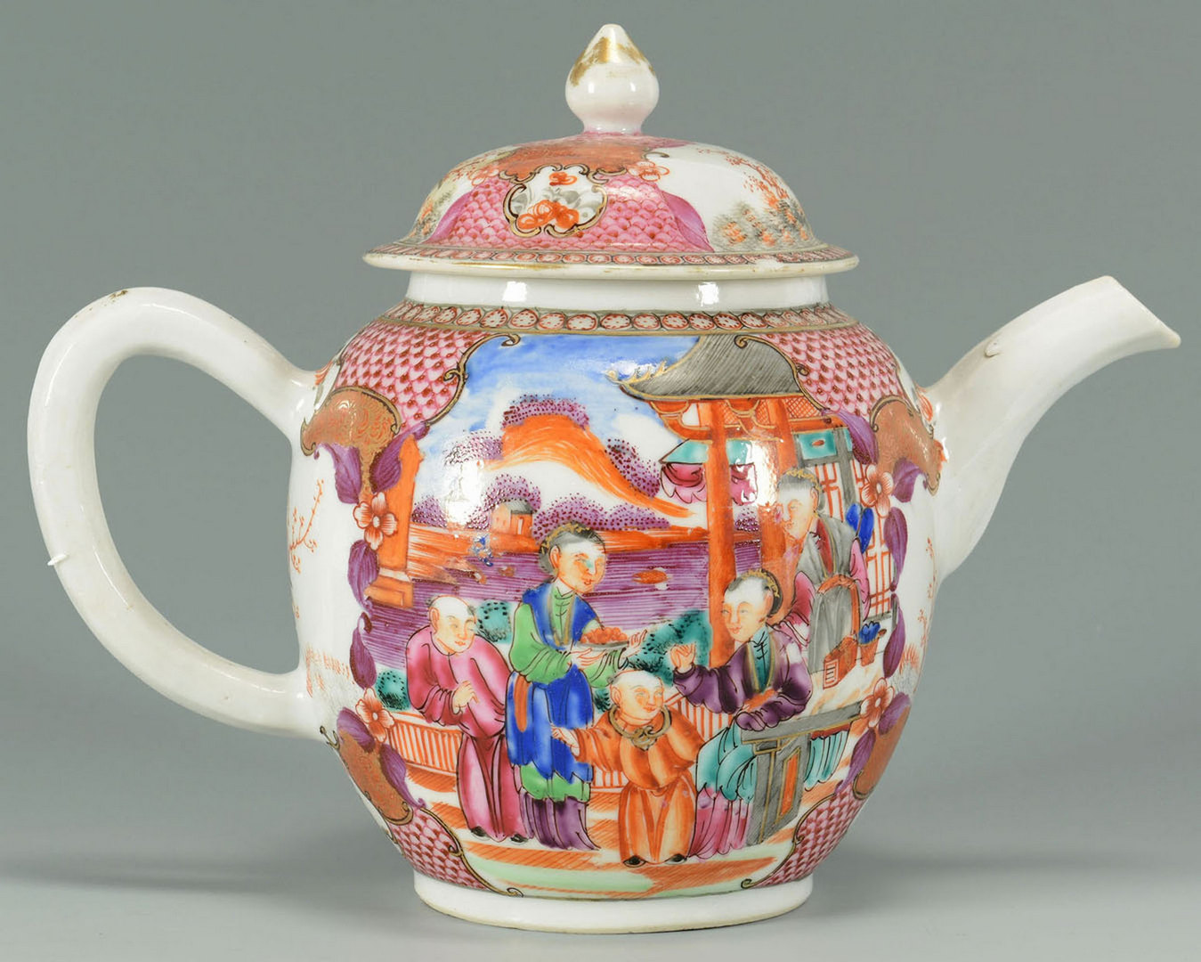 Lot 19: 2 Chinese Export teapots – Famille Rose and Blue a