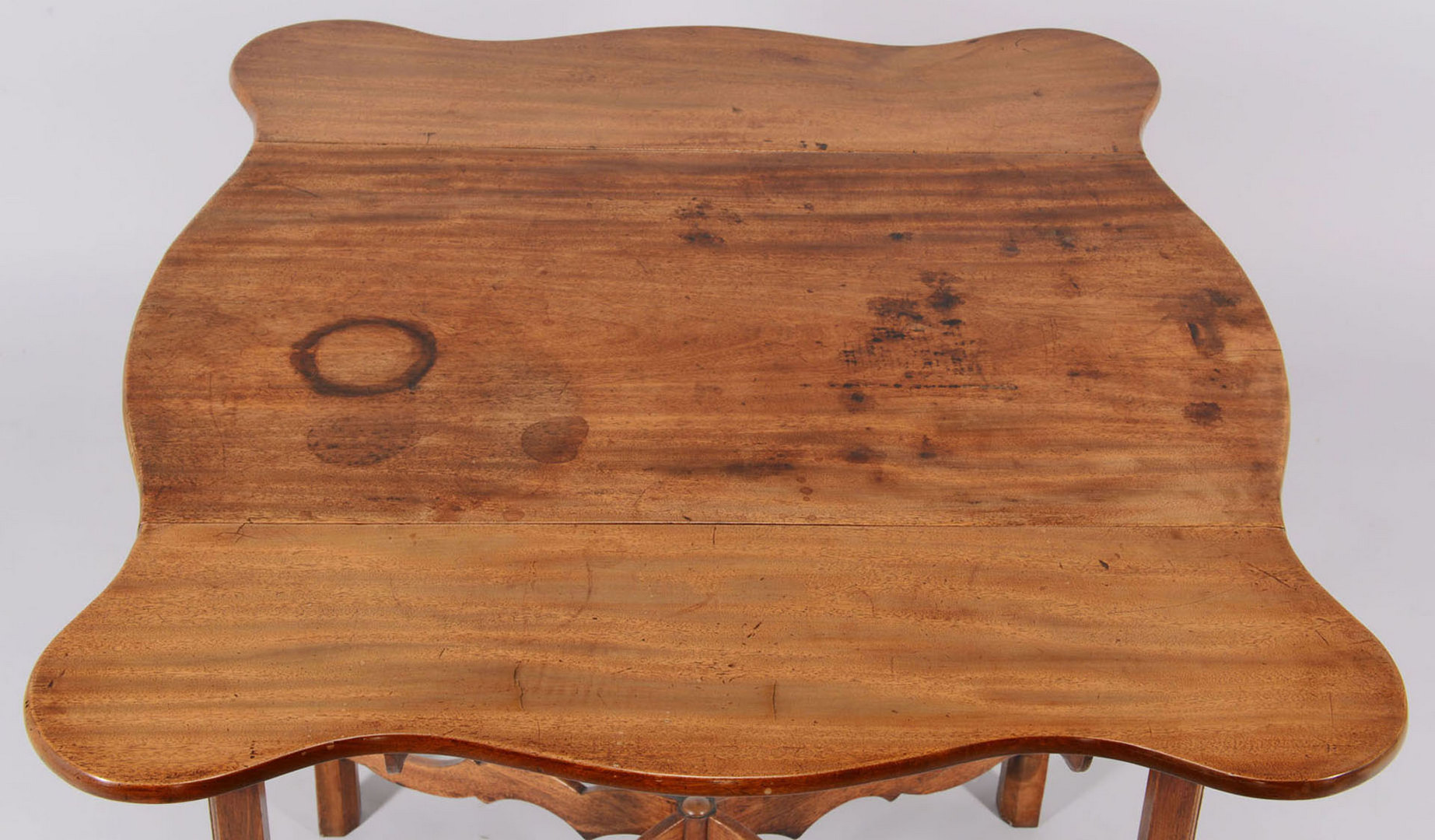Lot 424: George III Pembroke Table with arched stretcher
