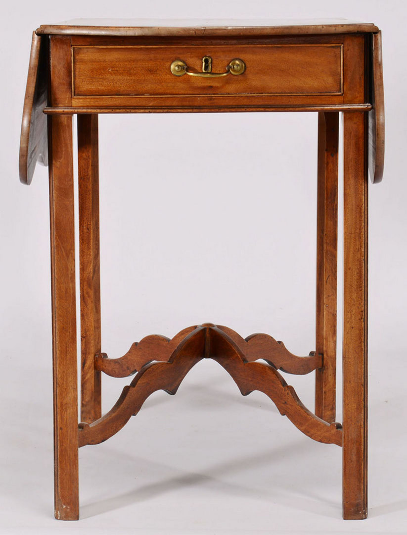Lot 424: George III Pembroke Table with arched stretcher
