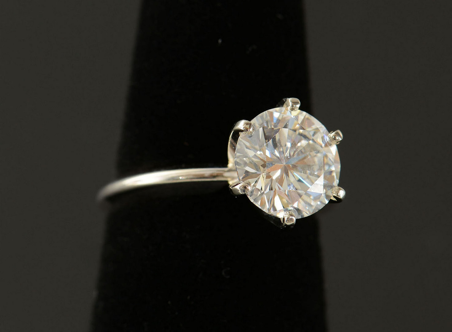Lot 57: 3.04 ct Round Brilliant Diamond Ring with GIA
