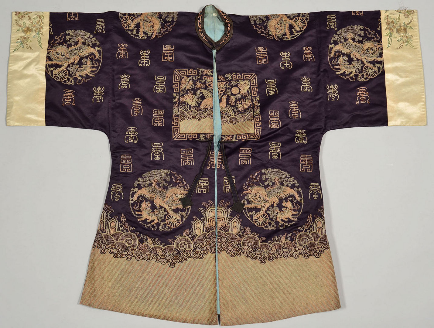 Lot 5: Chinese Ceremonial Manchu Silk Ladies Robe