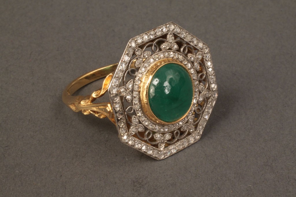 Lot 100: 18K & Platinum, Emerald & Dia. ring, Belle Epoche-style