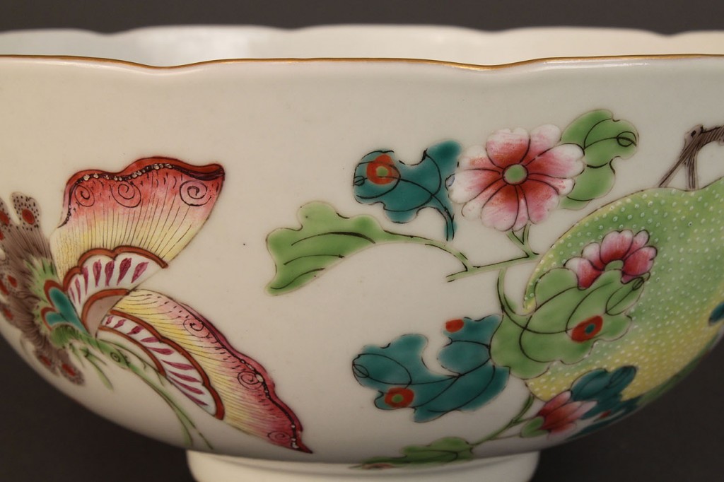 Lot 121: Pair of Chinese Famille Rose Bowls, Jiaqing mark