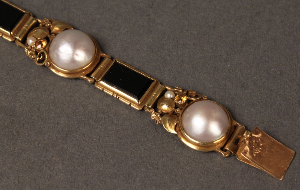 Lot 236: Gold Pearl & Onyx Bracelet & Earring Set