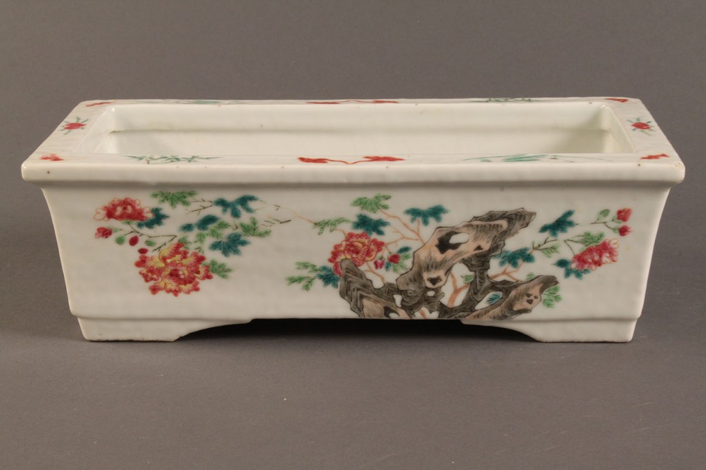 Lot 283: Lot of 3 Chinese Items incl. Famille Rose jardiniere