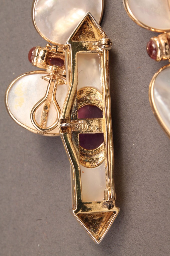 Lot 379: Mother of pearl & amethyst earrings and pin