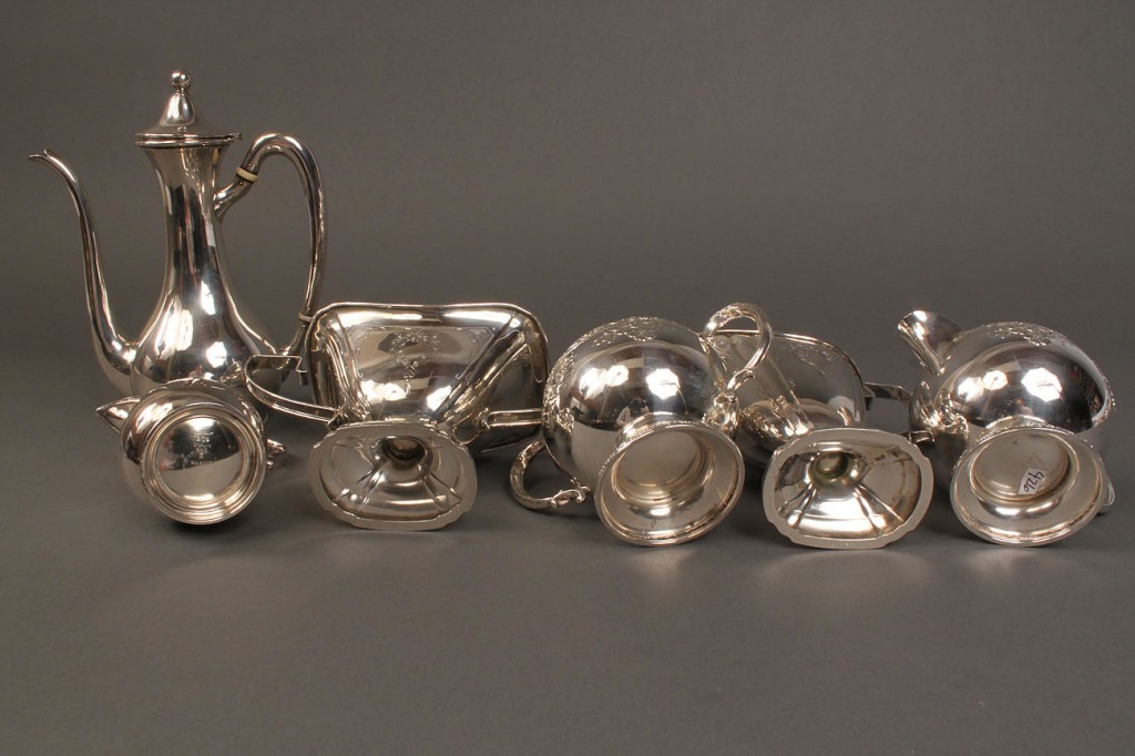 Lot 391: Mixed Lot of Sterling holloware, 6 items
